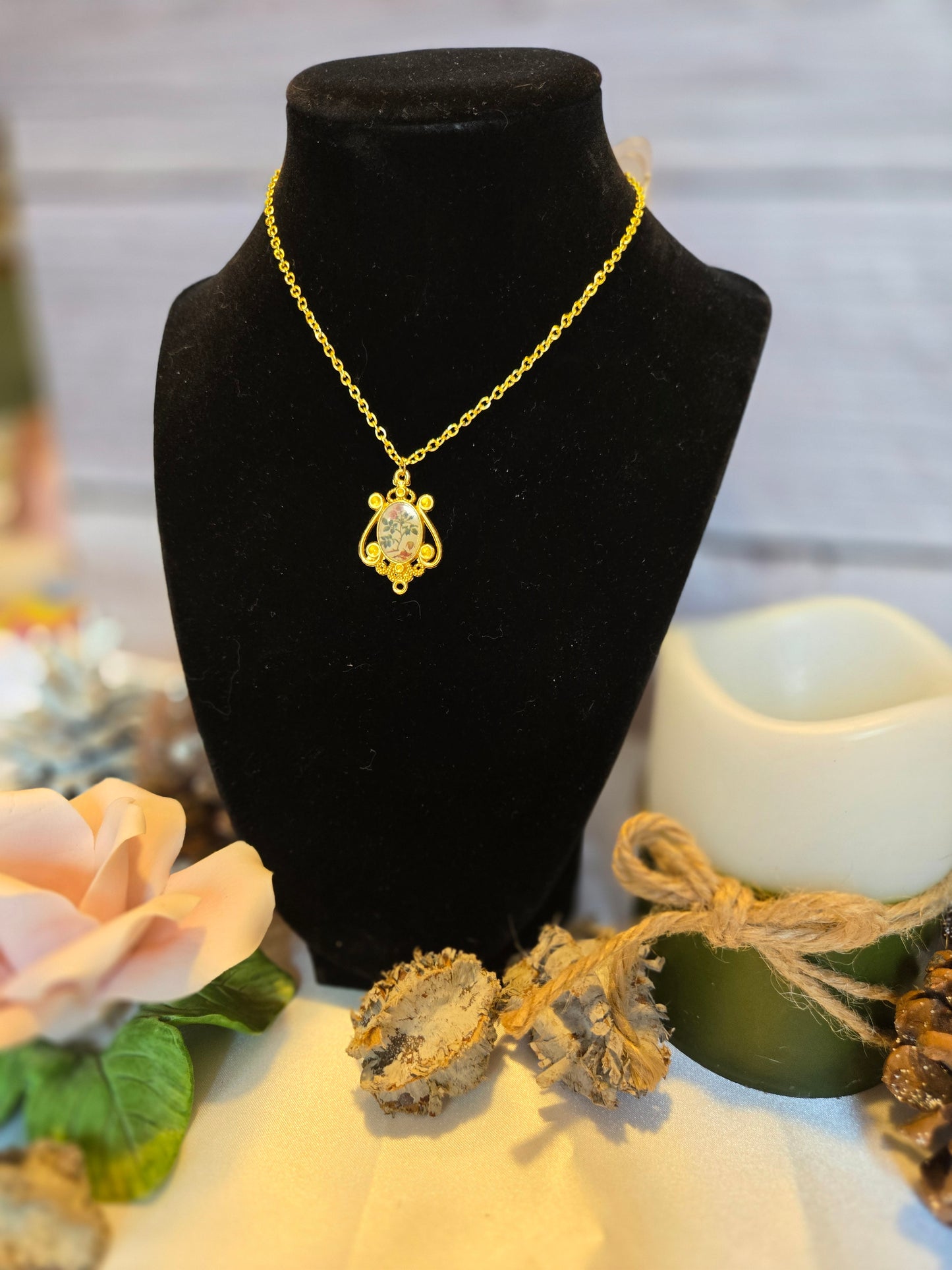 Vintage Style Gold Floral Pendant Necklace | Cameo Jewelry