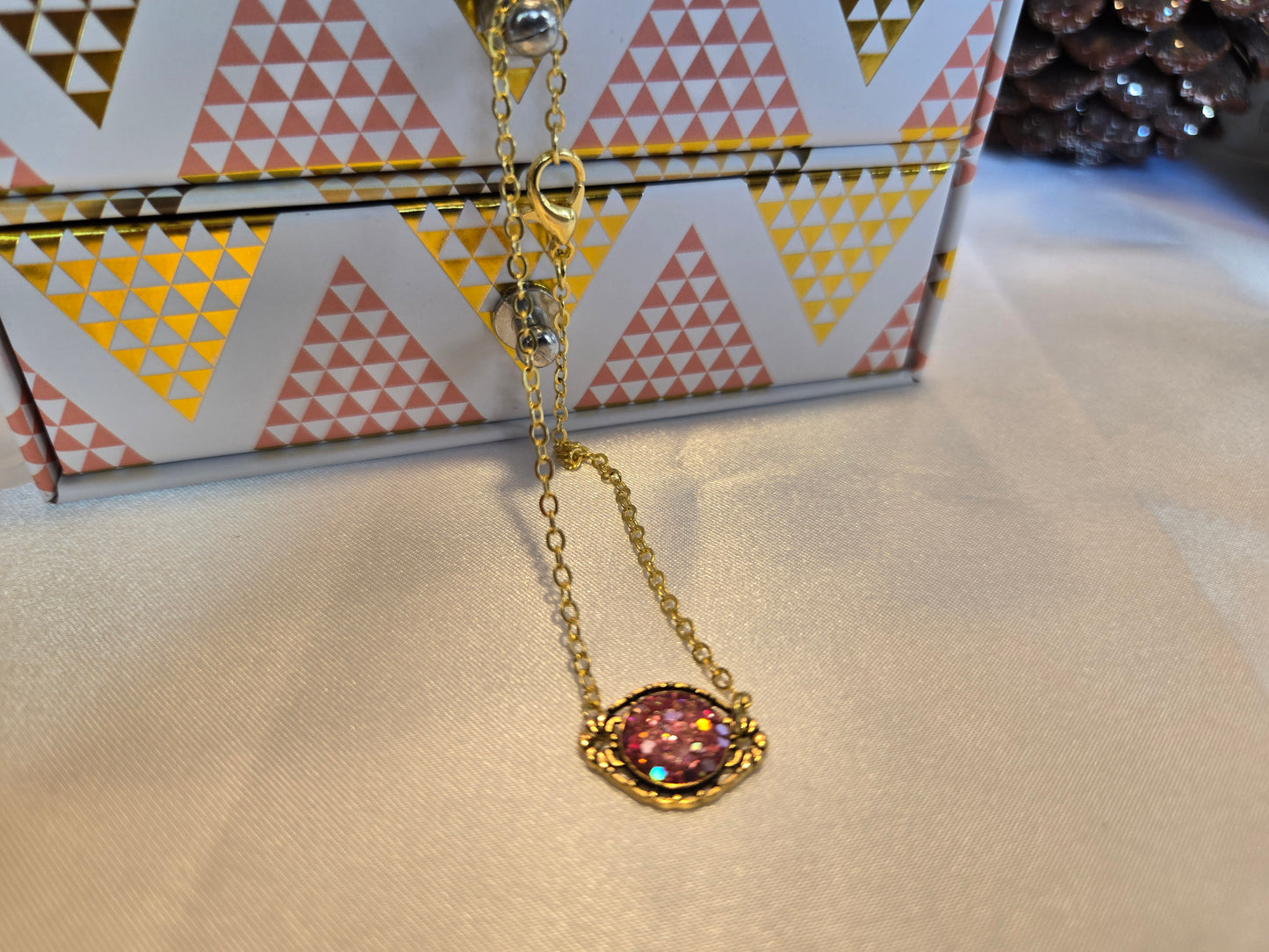 Vintage Style Pink Glitter Bracelet | Adjustable Gold Chain Bracelet