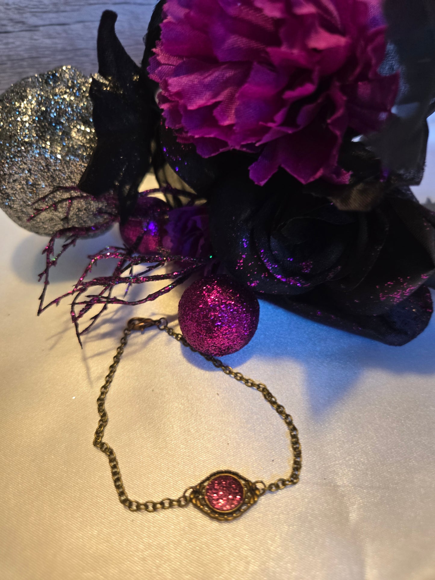 Vintage Style Pink Glitter Bracelet | Adjustable Gold Chain Bracelet