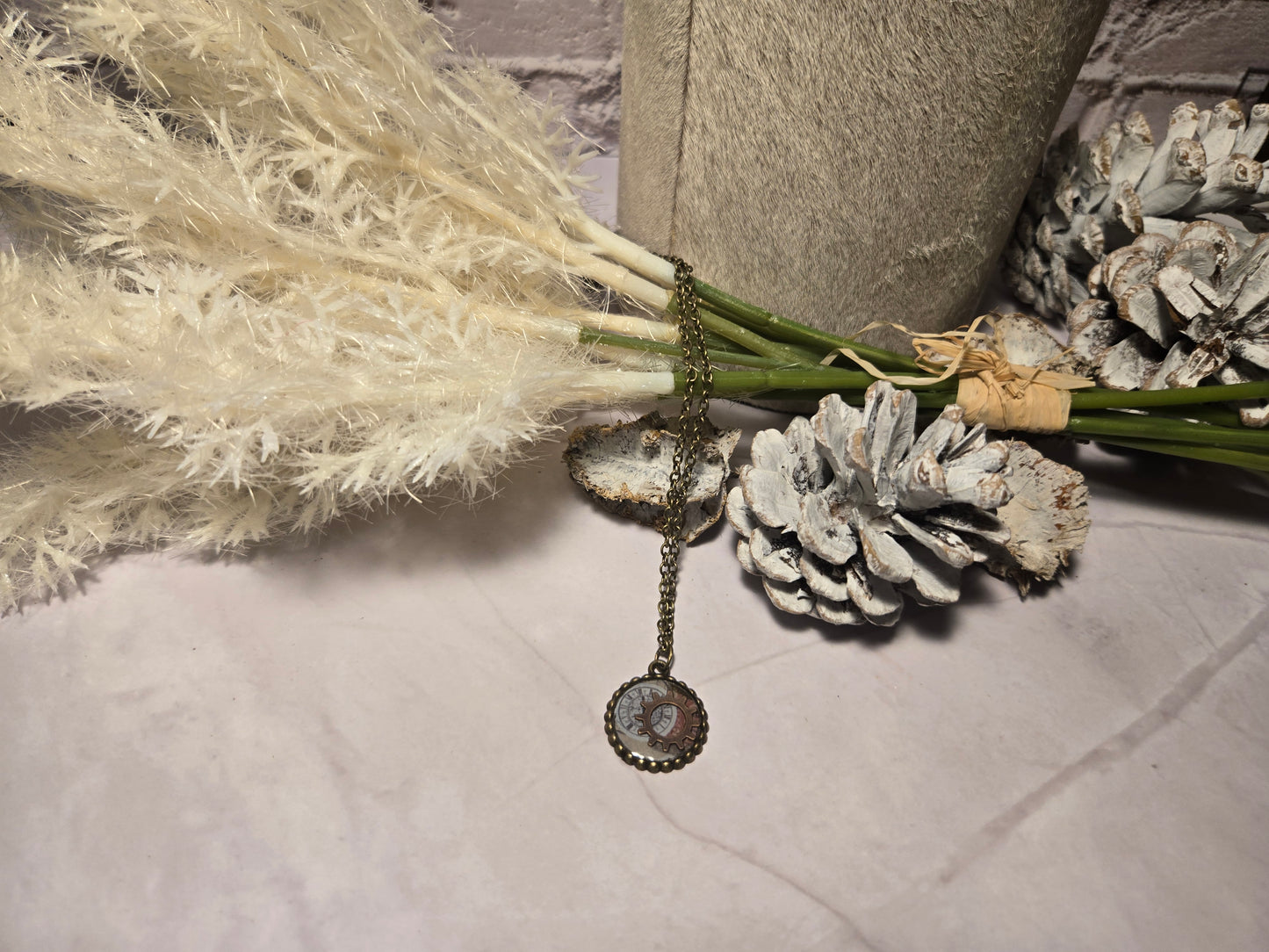 Steampunk Gear Pendant Necklace – Vintage Brass Chain with Clockwork Design – Industrial Style