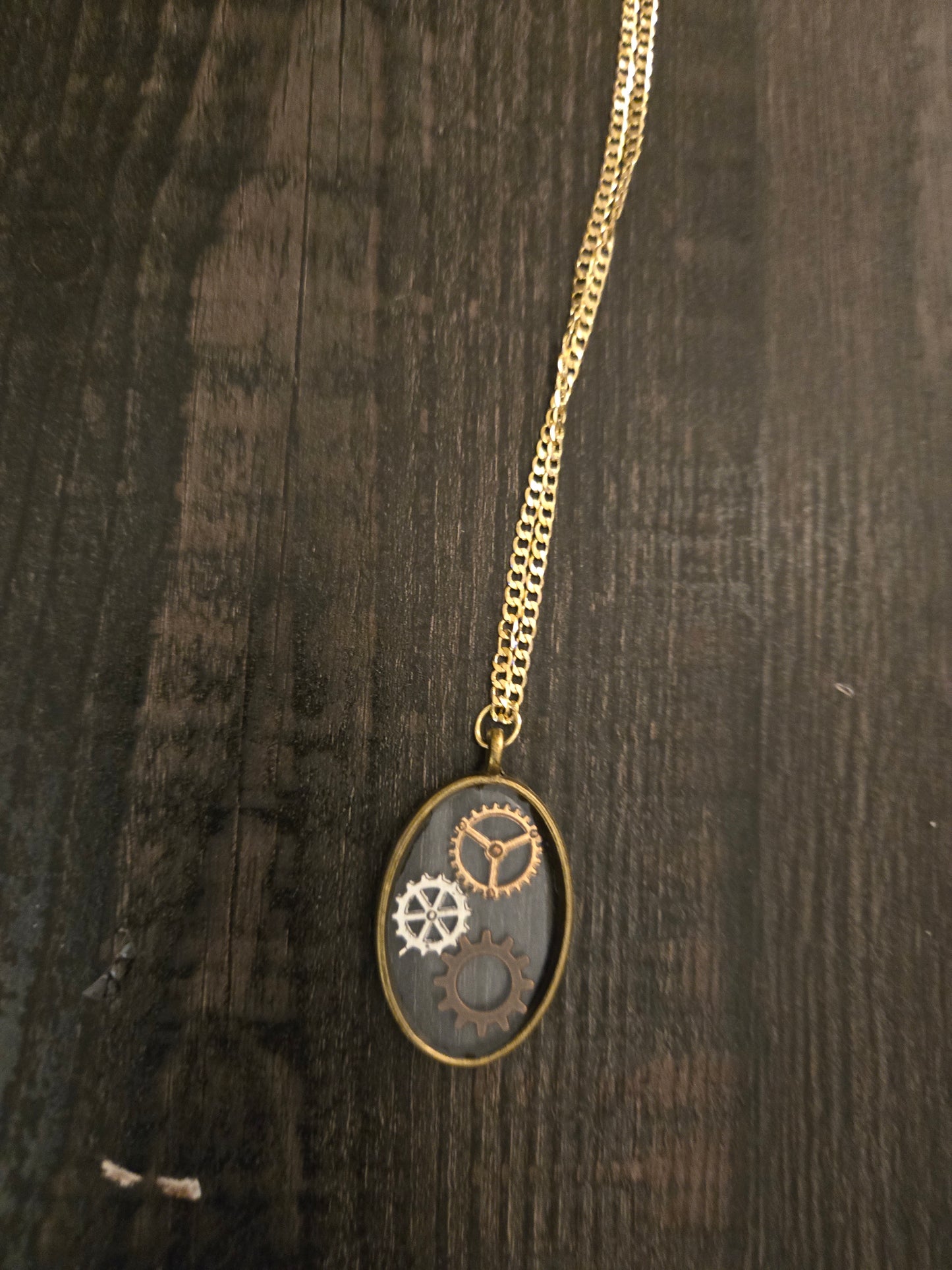 Minimalist Steampunk Gear Necklace – Golden Oval Pendant