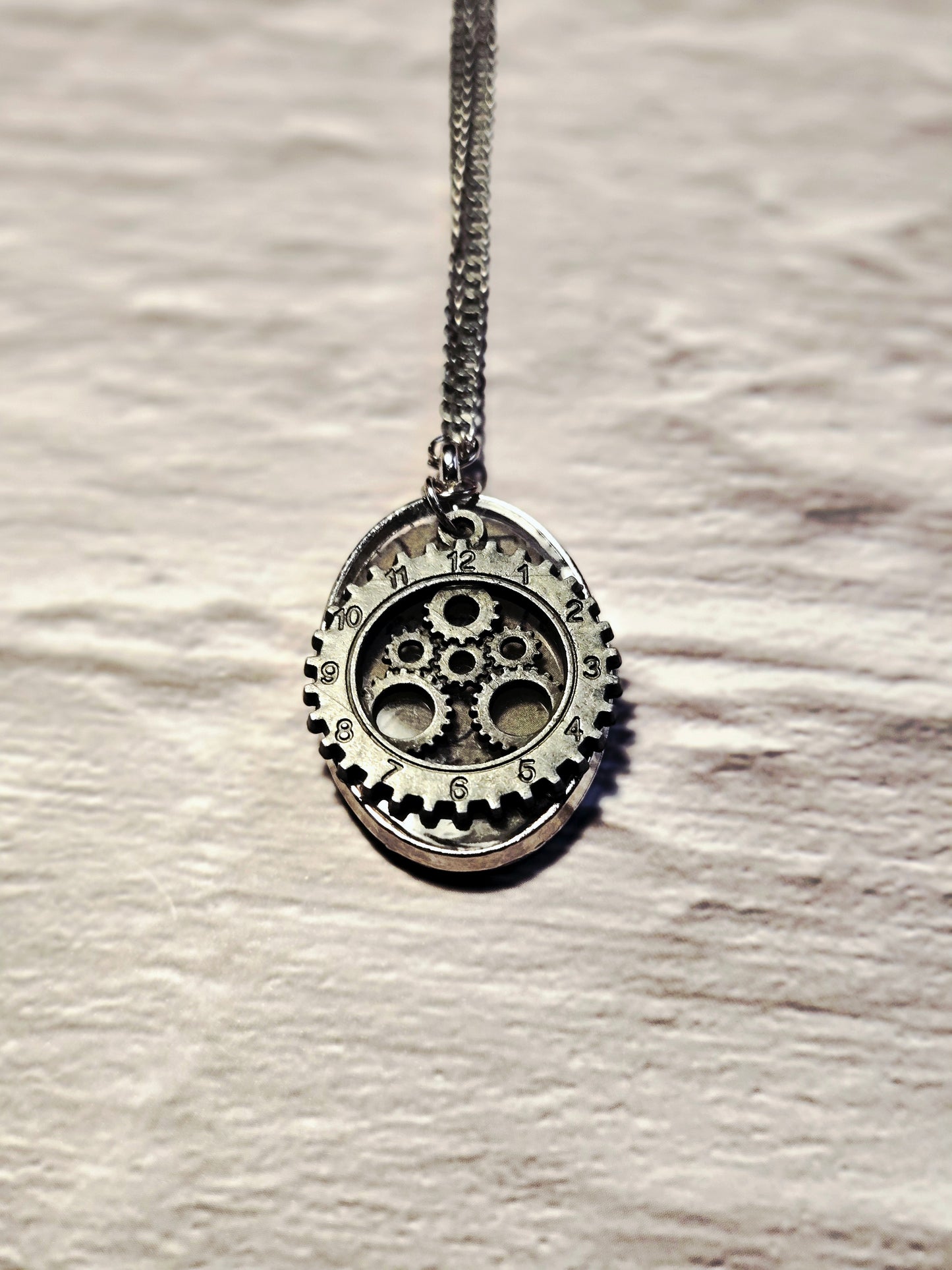 Steampunk Teardrop Gear Necklace – Clockwork Pendant with Industrial Design