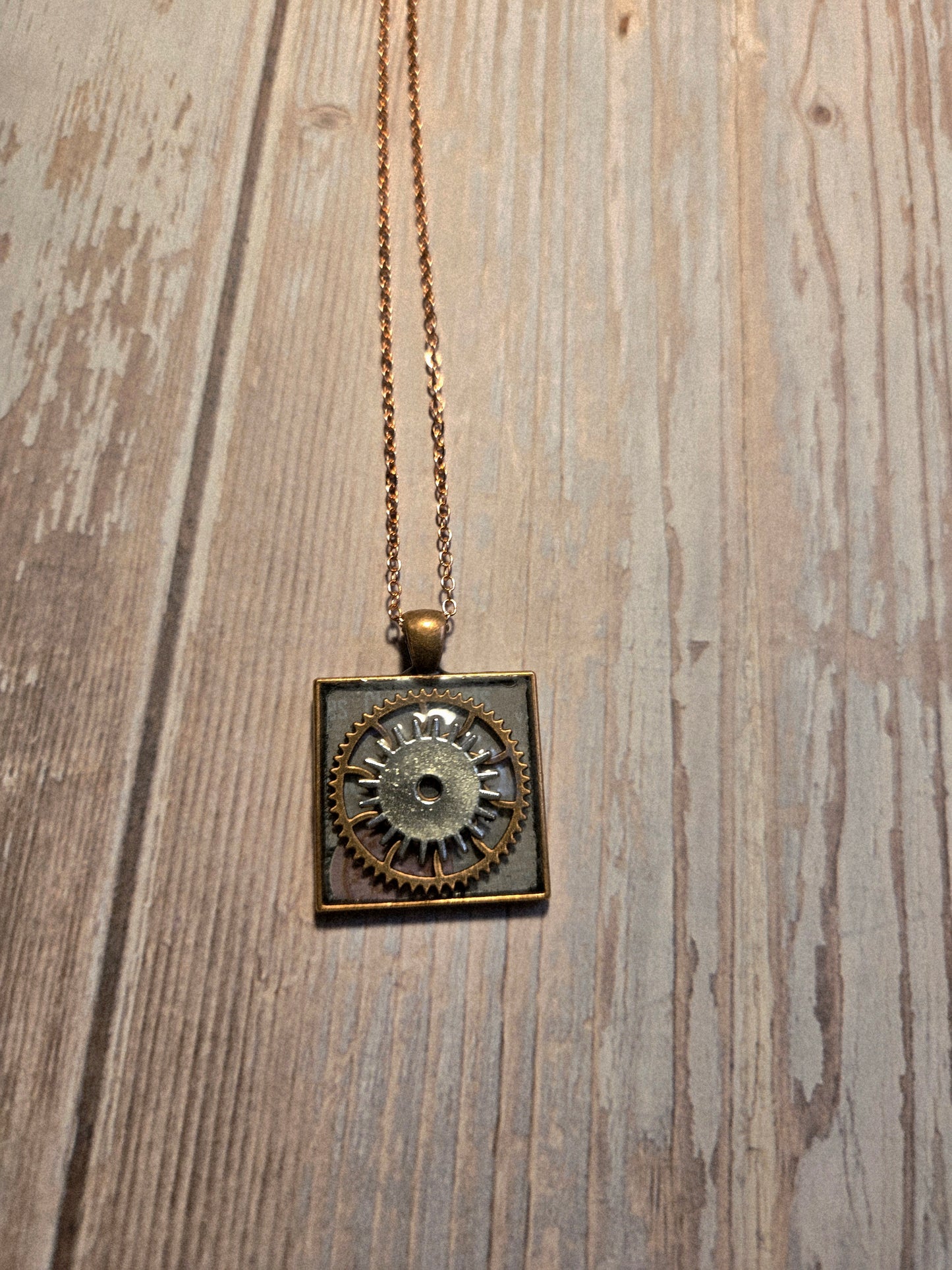 Steampunk Gear Pendant Necklace – Clockwork Elegance in Motion
