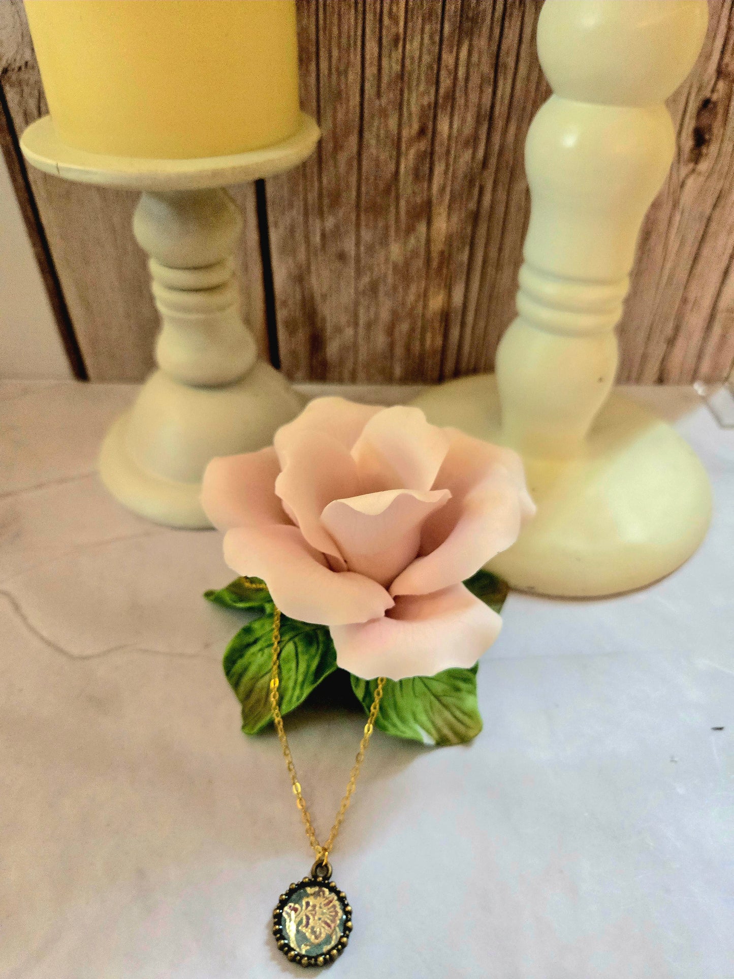 Golden Rose Medallion Necklace – Vintage Romance in Bloom