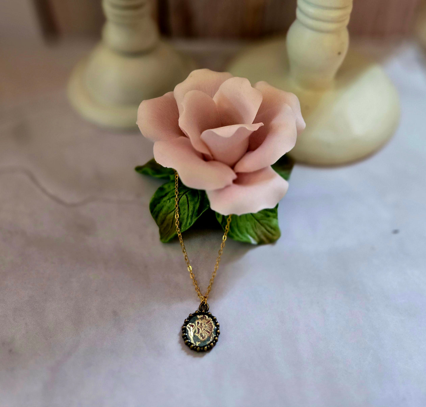 Golden Rose Medallion Necklace – Vintage Romance in Bloom