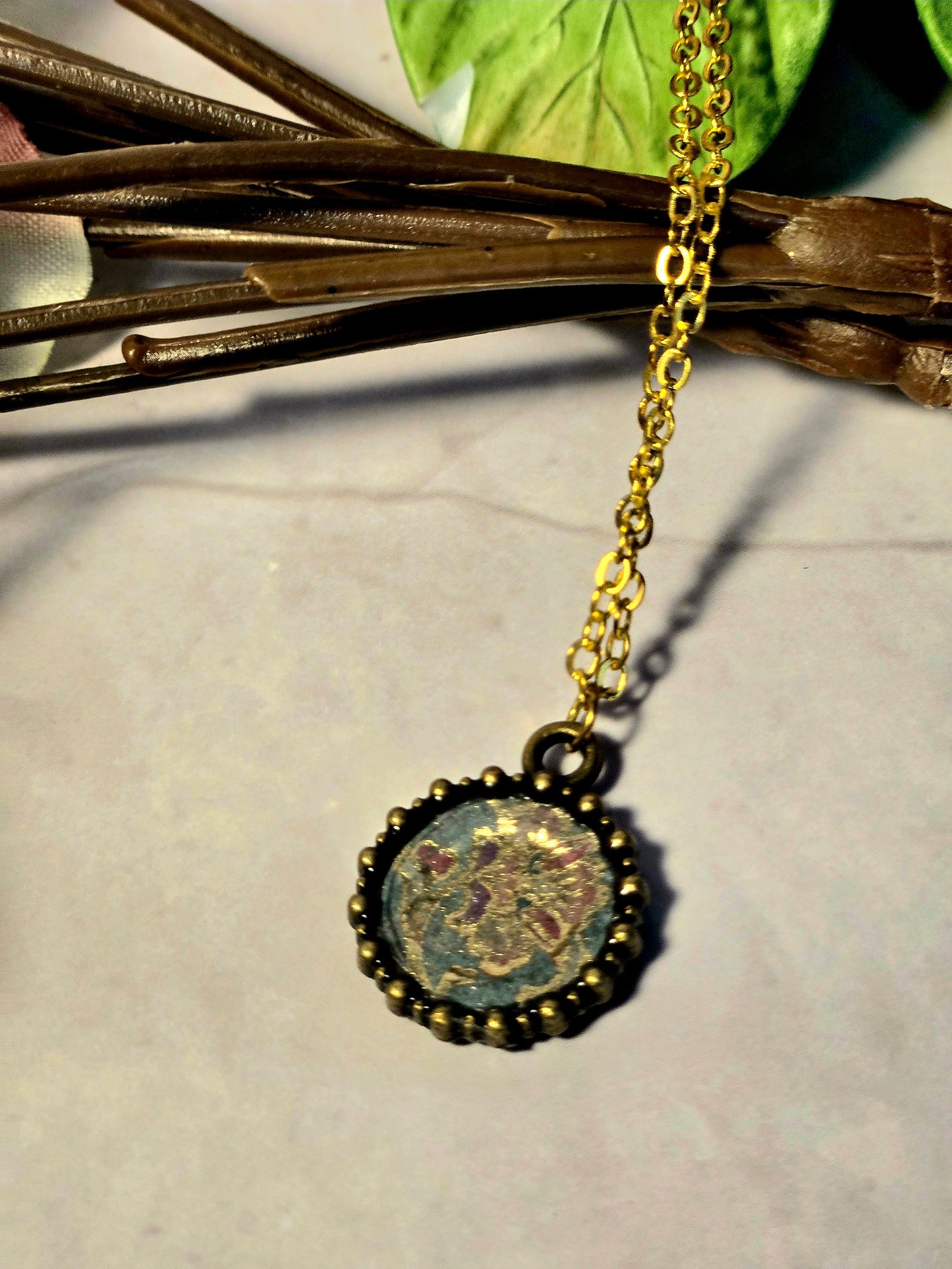 Golden Rose Medallion Necklace – Vintage Romance in Bloom