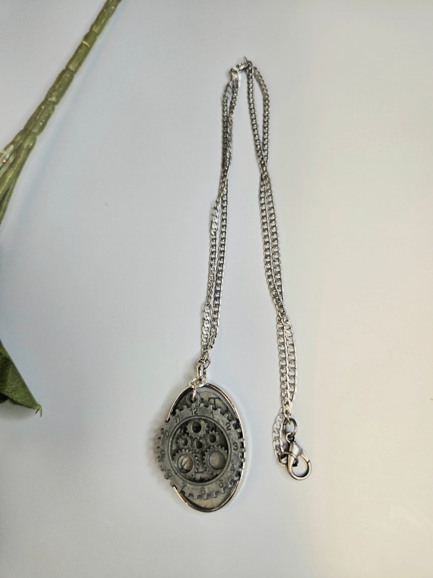 Steampunk Teardrop Gear Necklace – Clockwork Pendant with Industrial Design