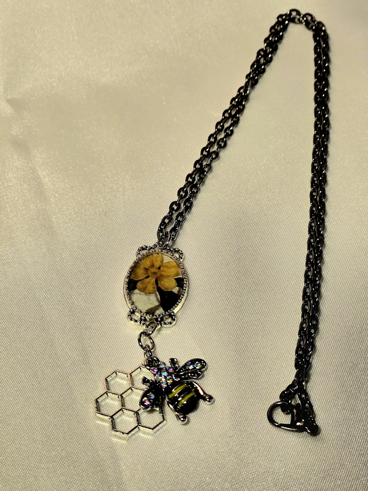 Pressed Flower and Bee Charm Necklace – Nature Inspired Jewelry with Crystal Honeybee and Silver Chain