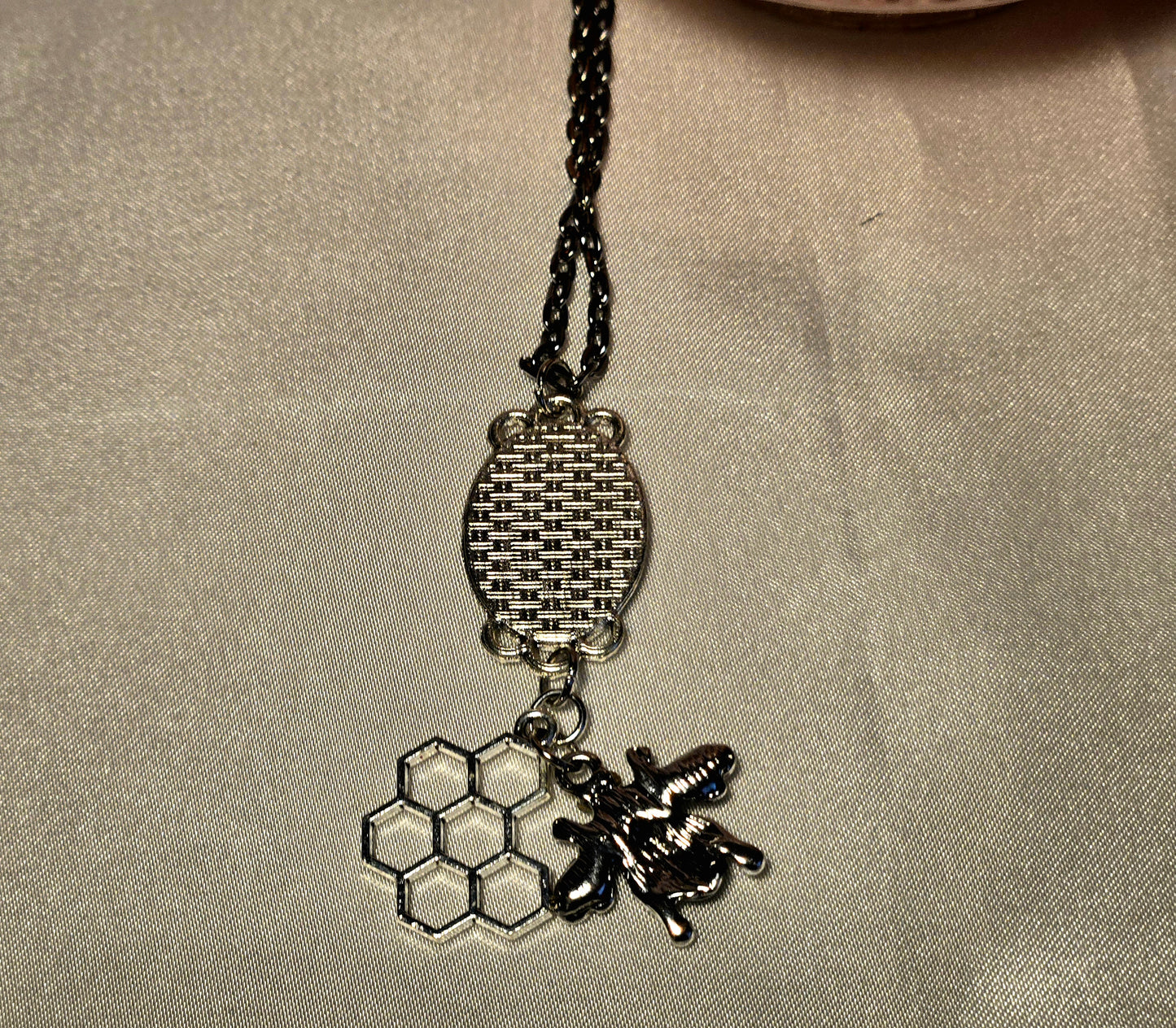 Pressed Flower and Bee Charm Necklace – Nature Inspired Jewelry with Crystal Honeybee and Silver Chain
