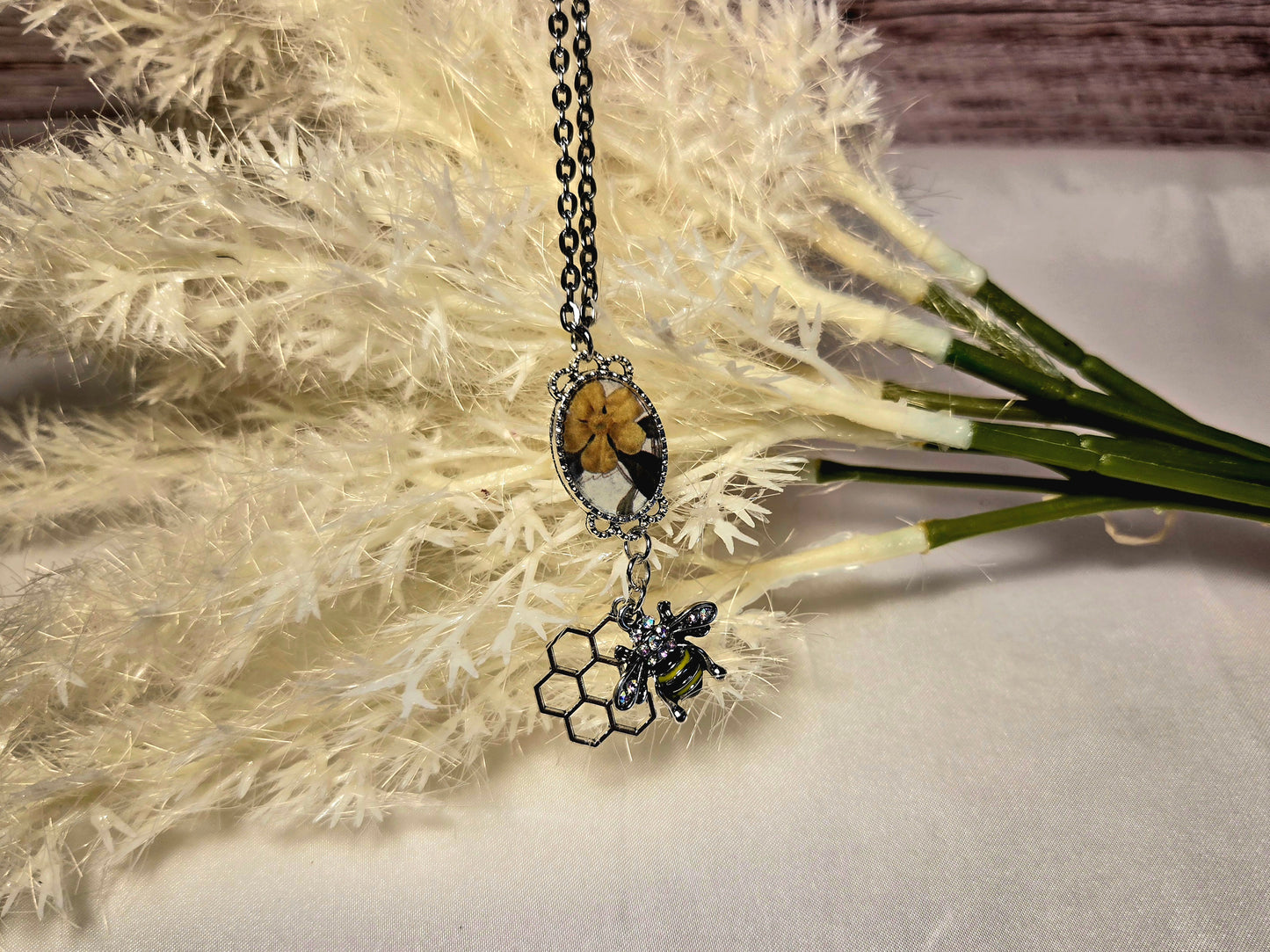 Pressed Flower and Bee Charm Necklace – Nature Inspired Jewelry with Crystal Honeybee and Silver Chain
