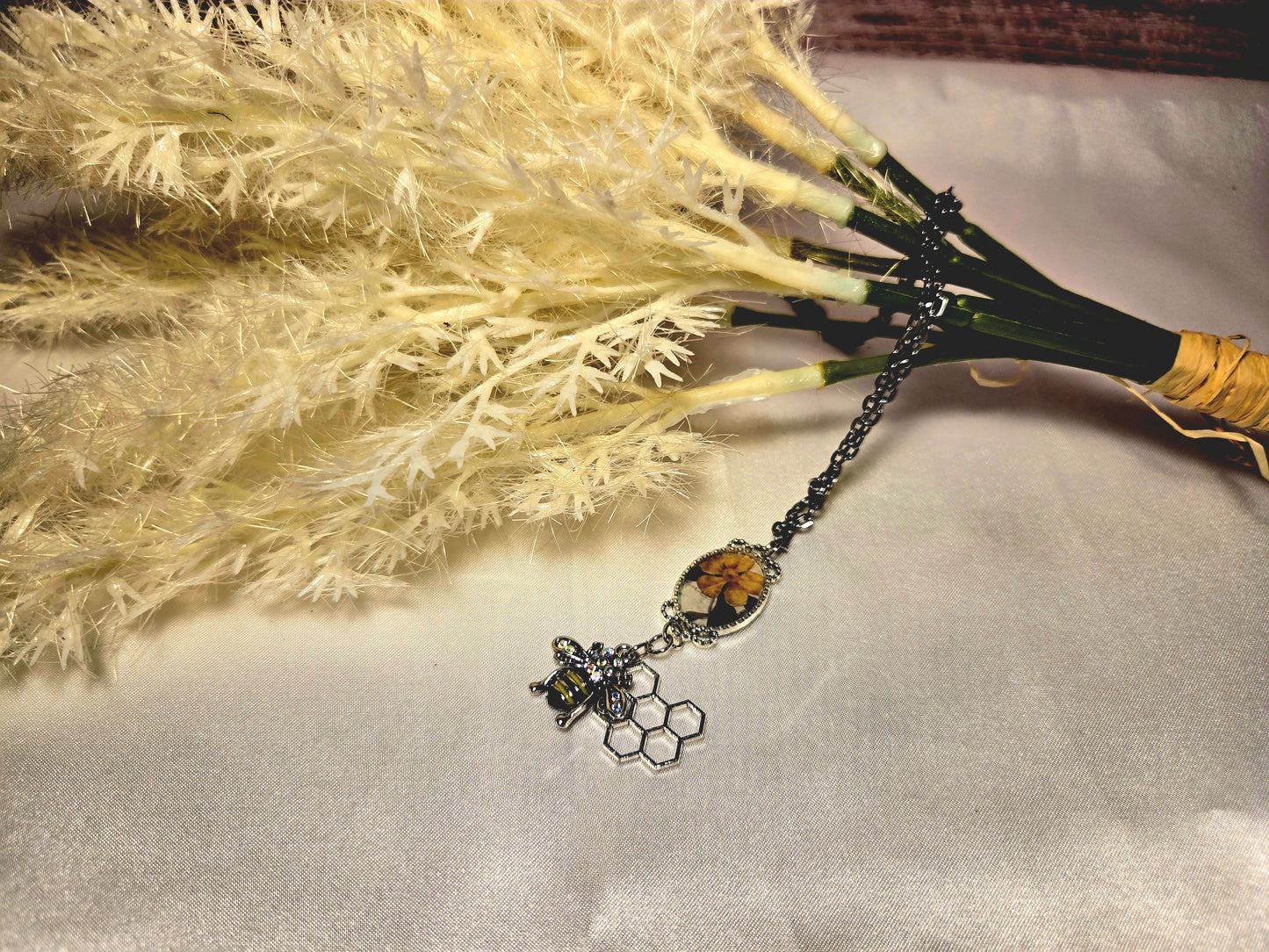 Pressed Flower and Bee Charm Necklace – Nature Inspired Jewelry with Crystal Honeybee and Silver Chain