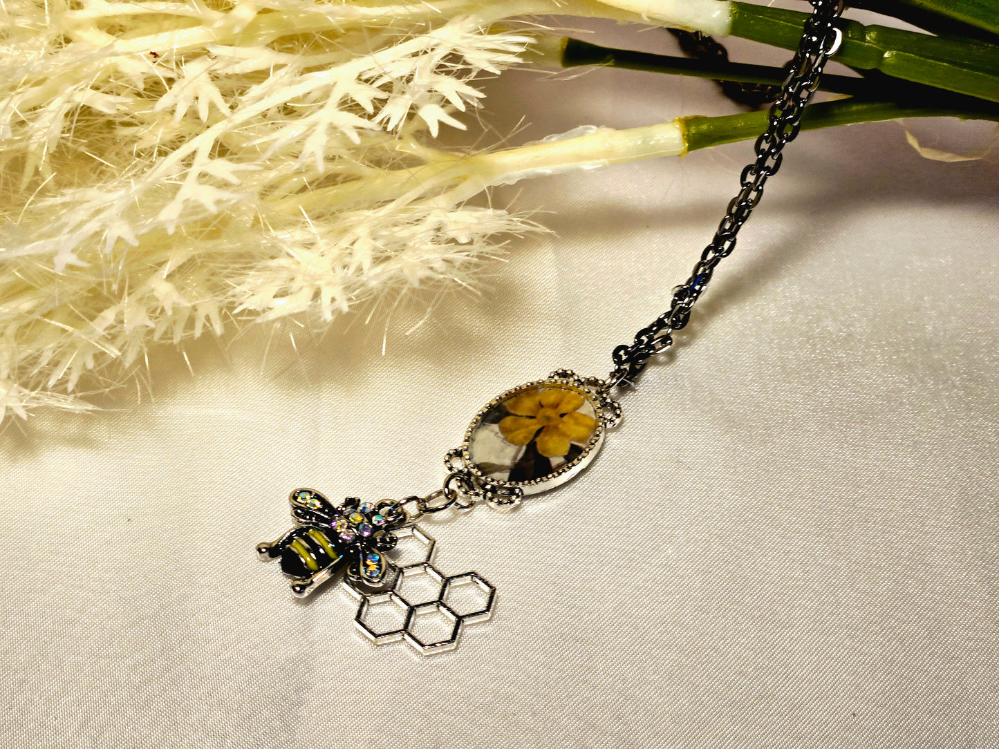 Pressed Flower and Bee Charm Necklace – Nature Inspired Jewelry with Crystal Honeybee and Silver Chain