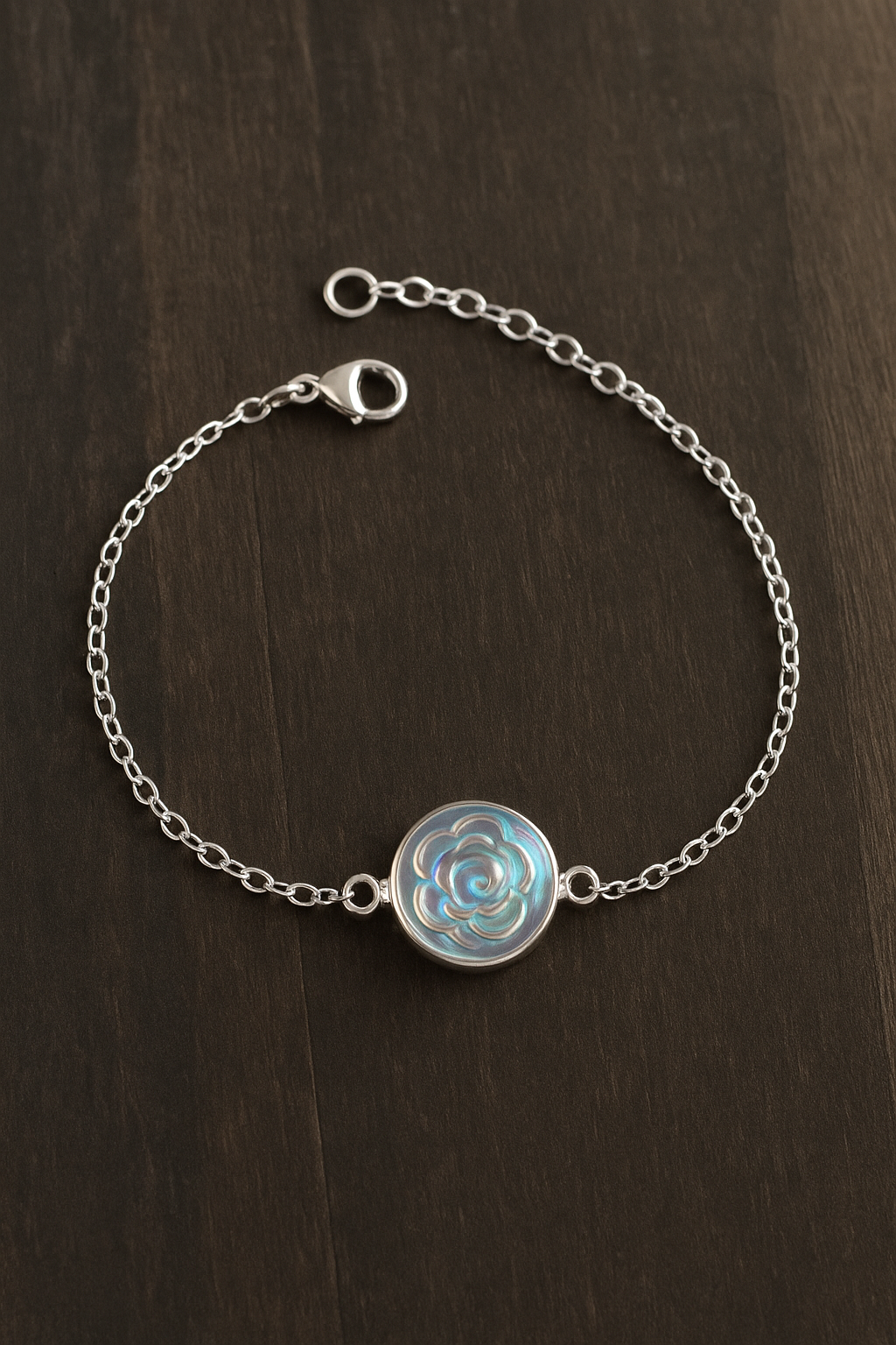 Delicate Silver Chain Bracelet with Iridescent Glass Bead