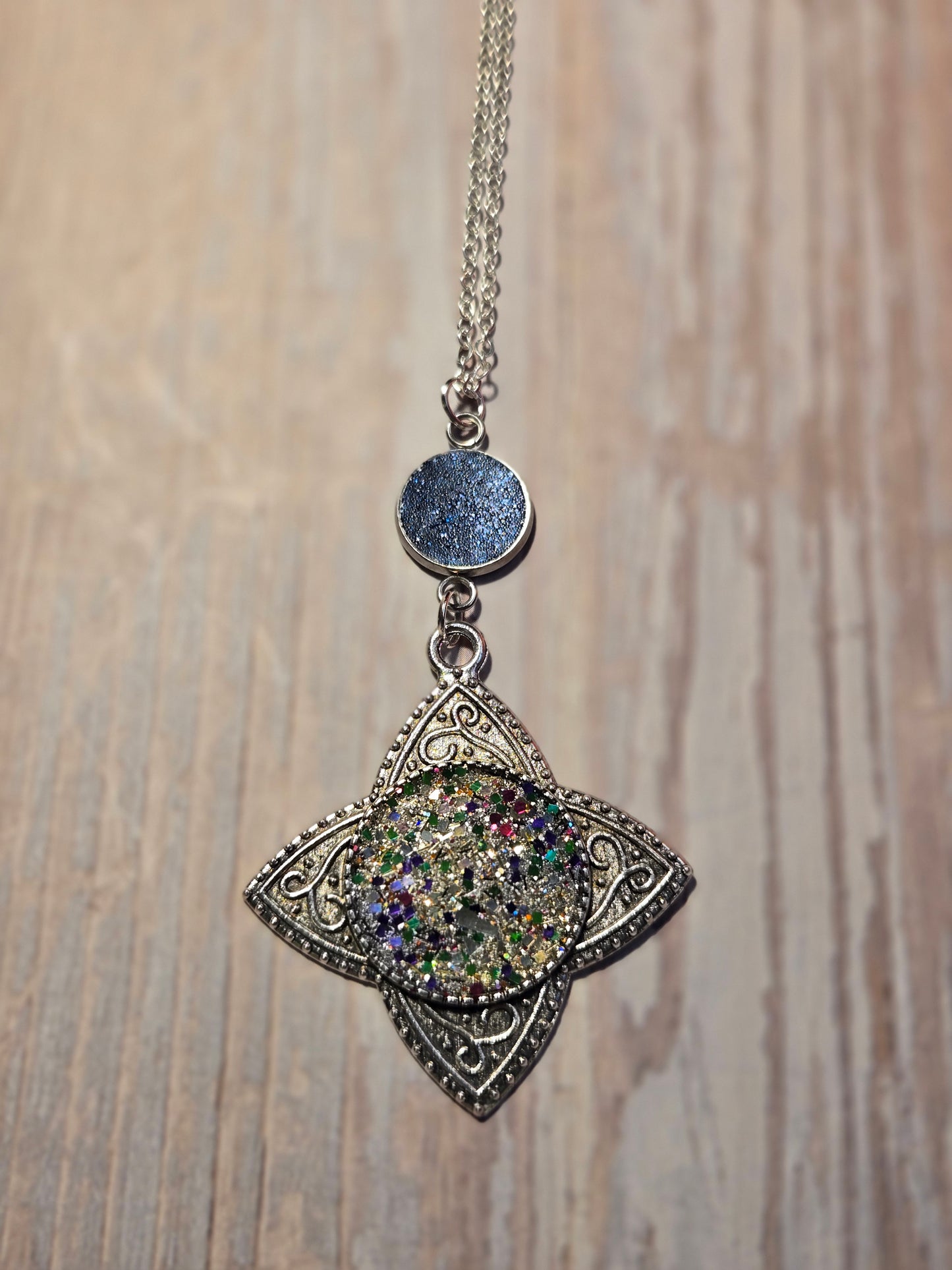 Glitter Resin Pendant Necklace – Silver Filigree Star with Blue Accent