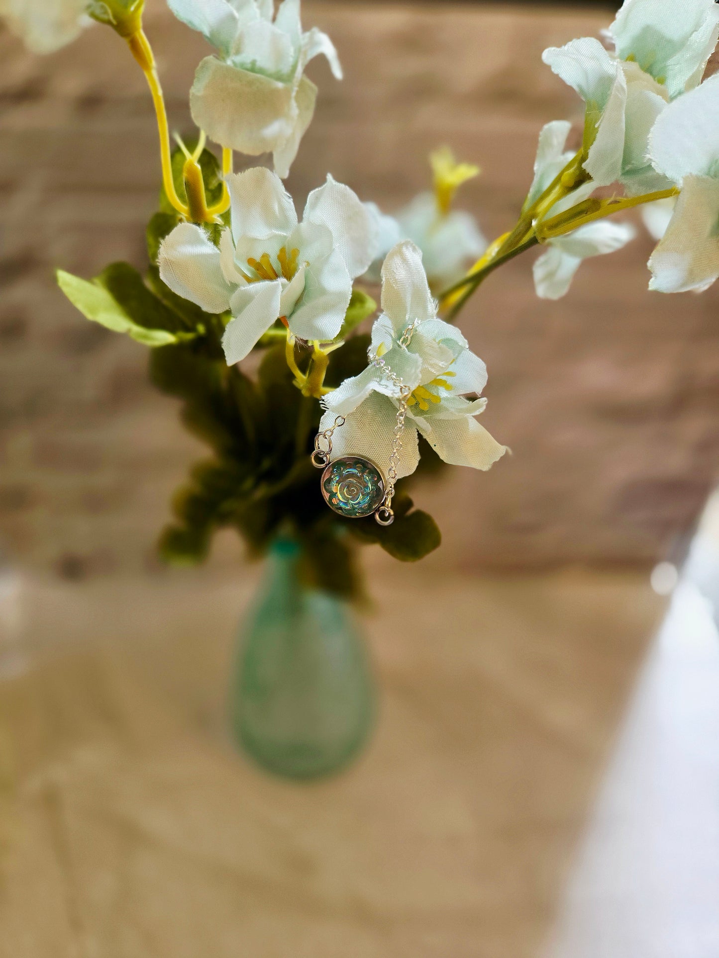 Delicate Silver Chain Bracelet with Iridescent Glass Bead