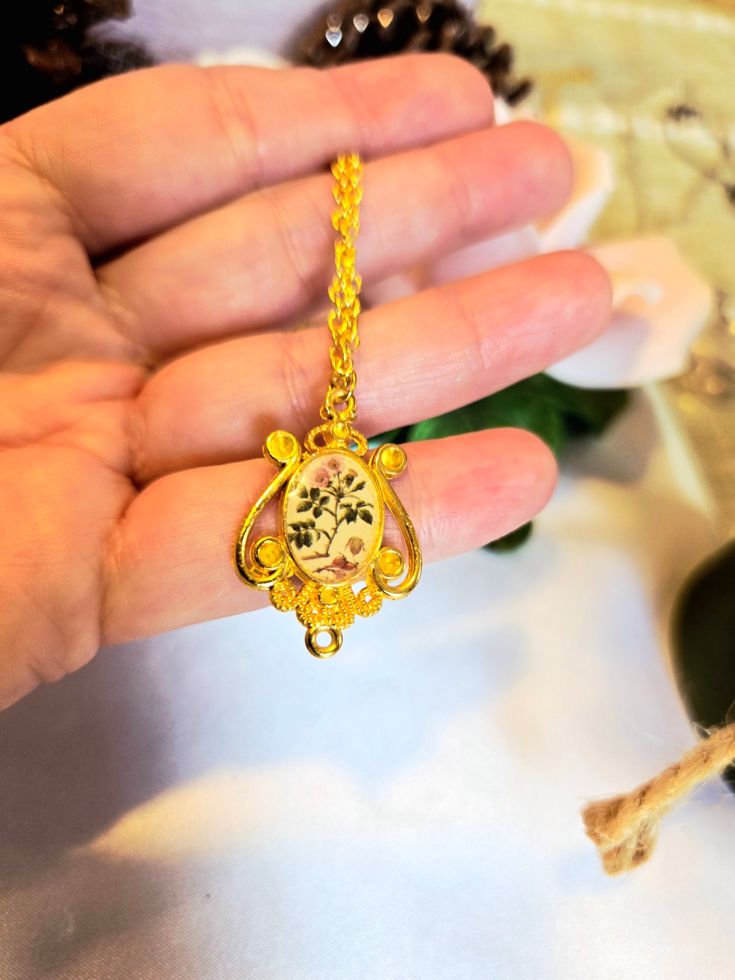 Vintage Style Gold Floral Pendant Necklace | Cameo Jewelry
