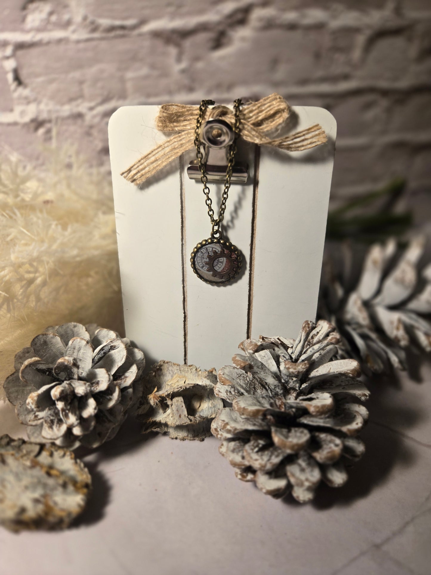 Steampunk Gear Pendant Necklace – Vintage Brass Chain with Clockwork Design – Industrial Style