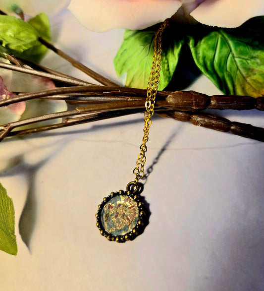 Golden Rose Medallion Necklace – Vintage Romance in Bloom