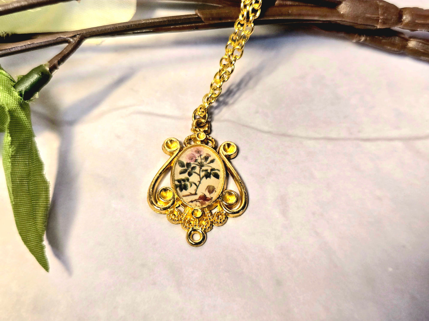 Vintage Style Gold Floral Pendant Necklace | Cameo Jewelry
