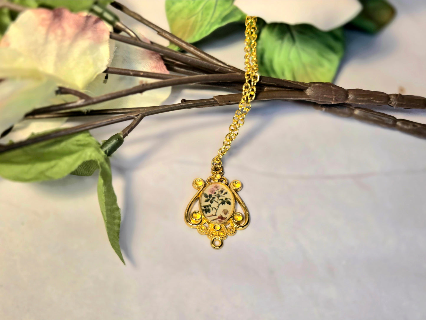 Vintage Style Gold Floral Pendant Necklace | Cameo Jewelry
