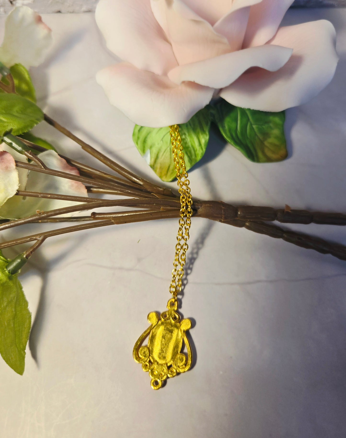 Vintage Style Gold Floral Pendant Necklace | Cameo Jewelry