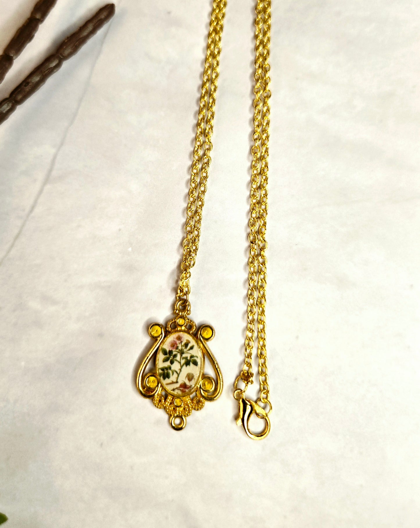 Vintage Style Gold Floral Pendant Necklace | Cameo Jewelry