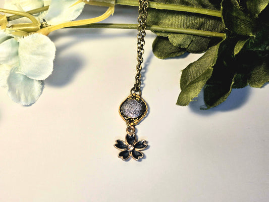 Boho Flower Necklace – Antique Bronze Chain with Glitter Stone and Enamel Flower