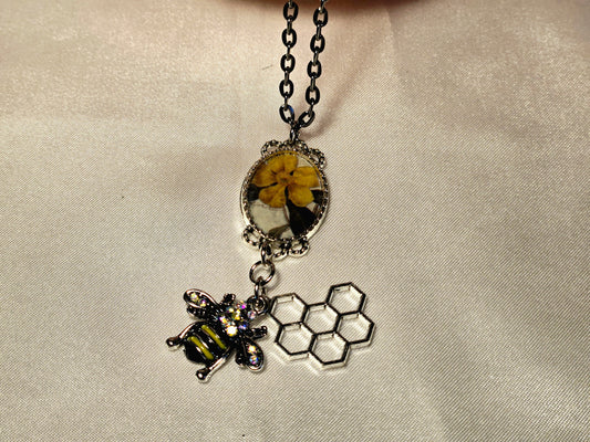 Pressed Flower and Bee Charm Necklace – Nature Inspired Jewelry with Crystal Honeybee and Silver Chain