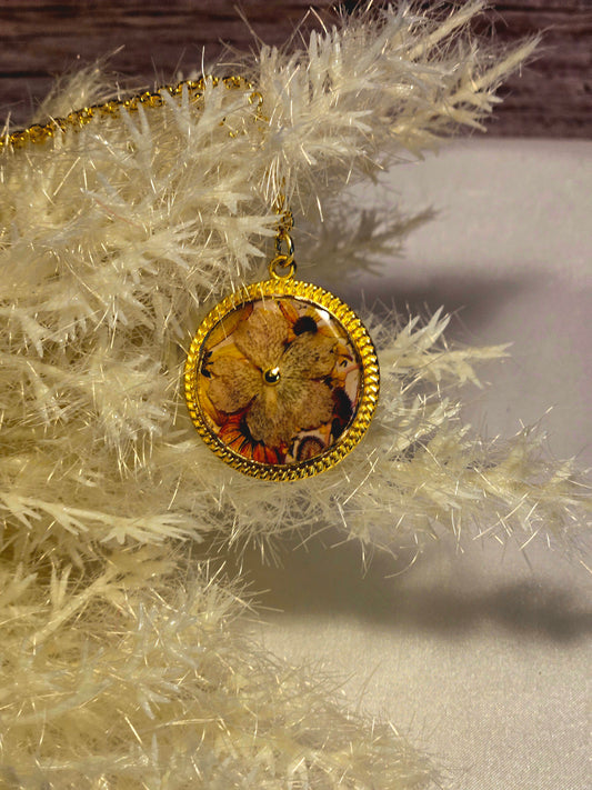 Golden Bloom Necklace – Romantic Pressed Flower Pendant with Pearl Center