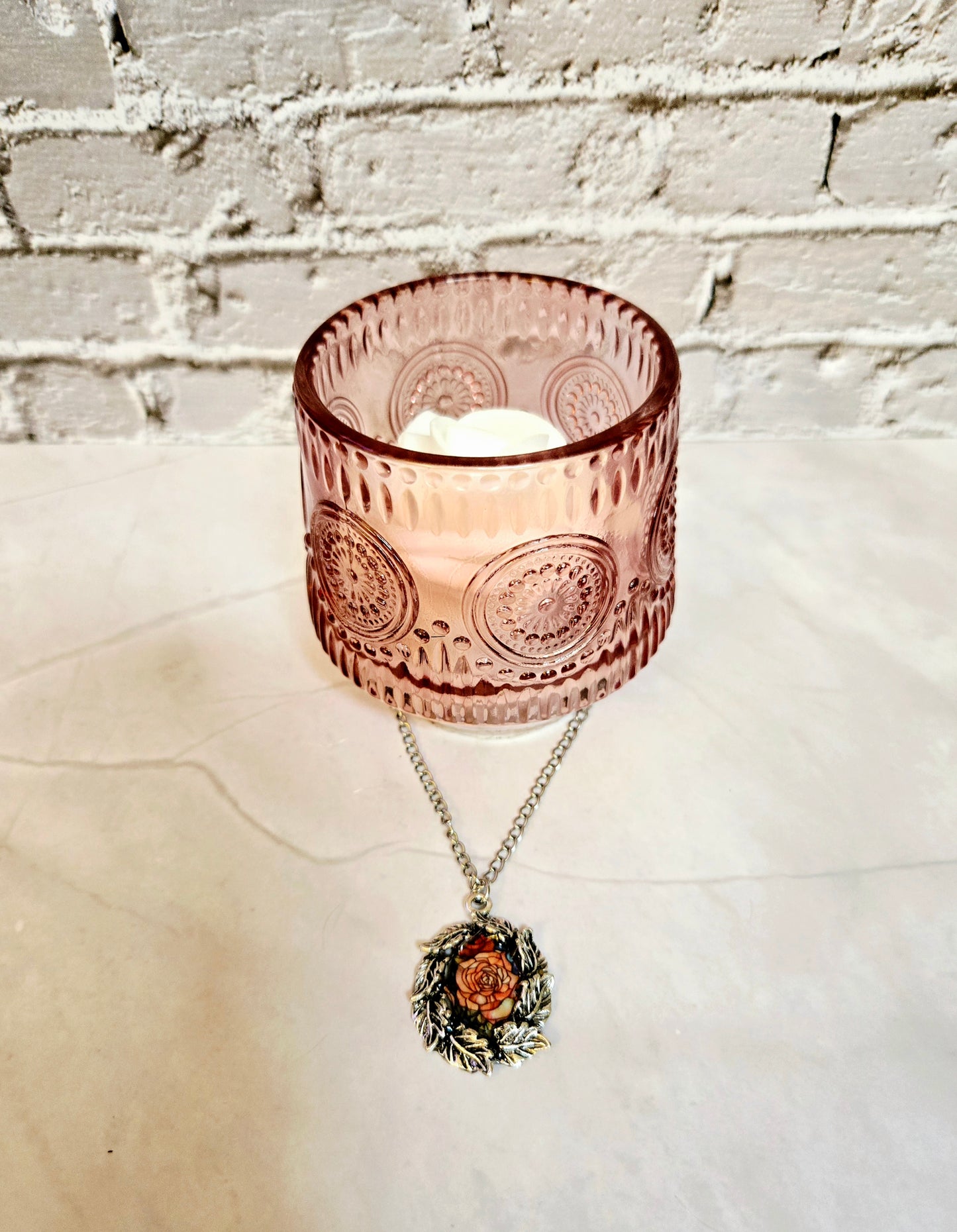 Red Rose Wreath Necklace – Vintage Floral Pendant with Silver Leaf Frame