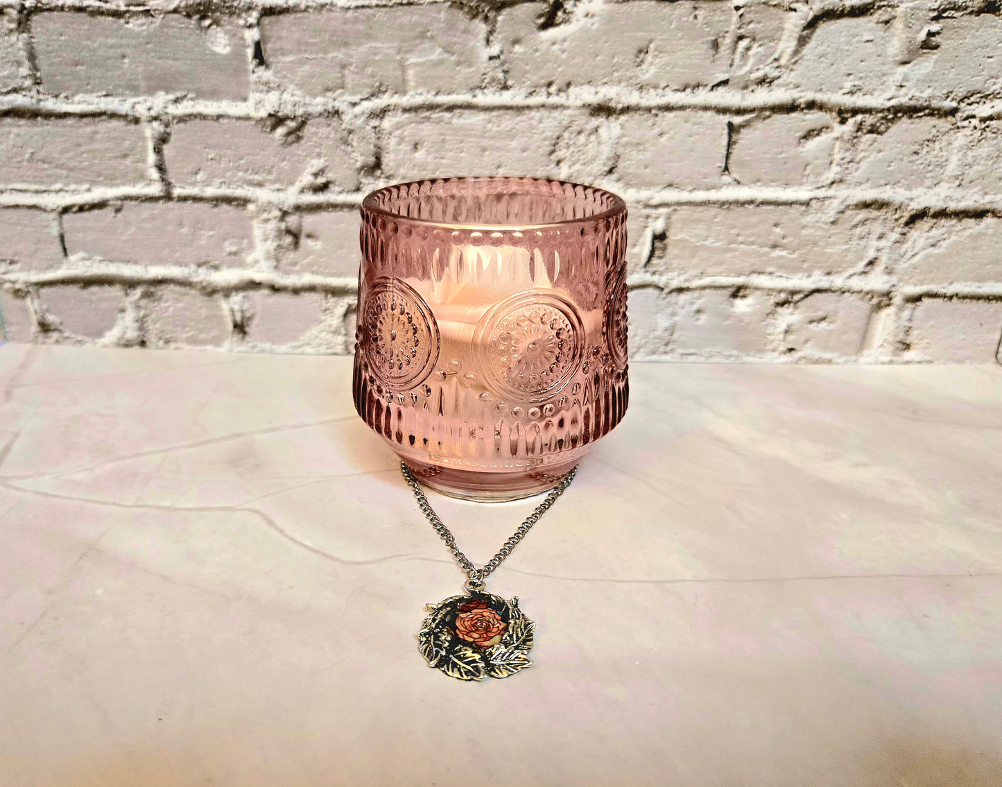 Red Rose Wreath Necklace – Vintage Floral Pendant with Silver Leaf Frame