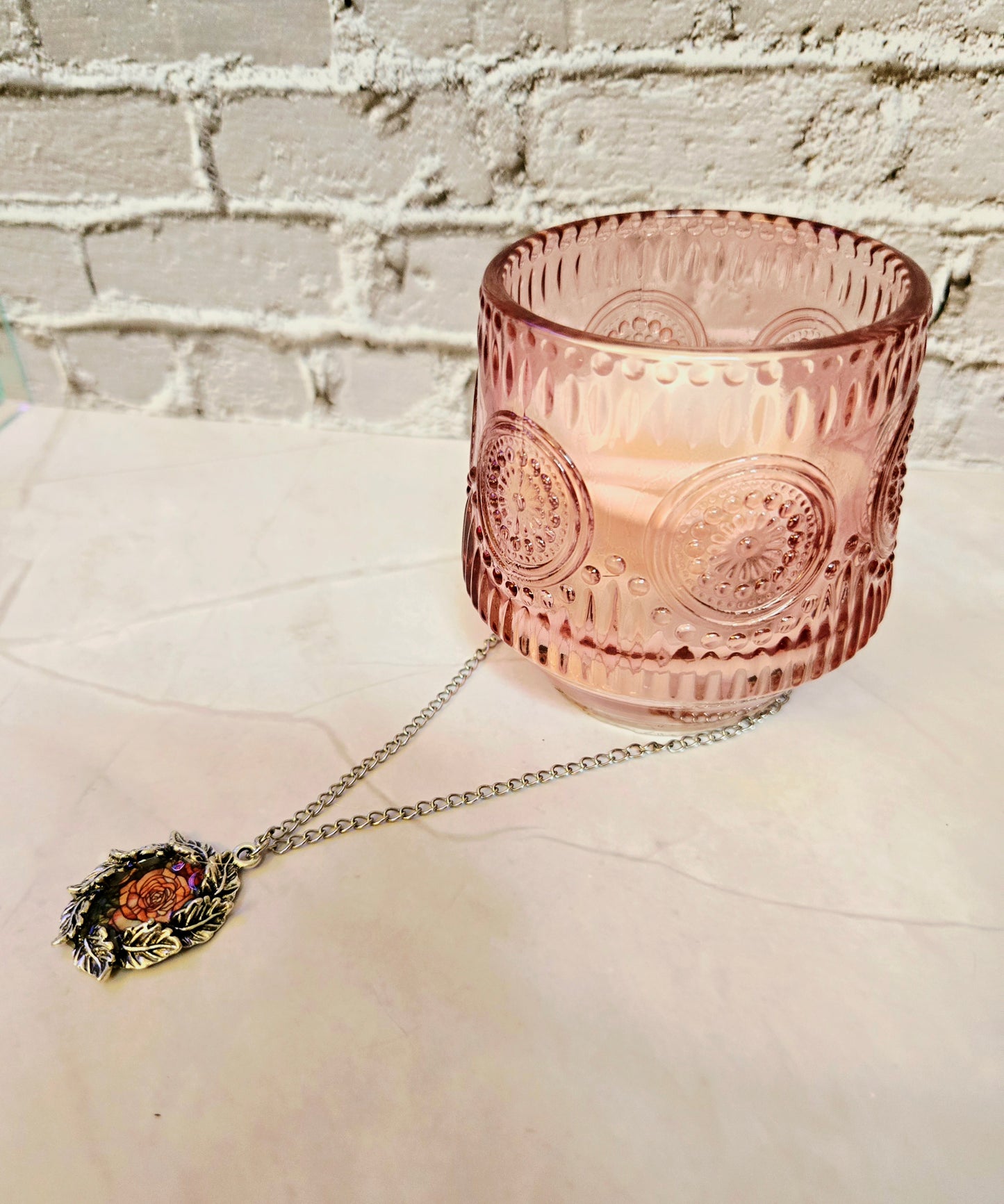 Red Rose Wreath Necklace – Vintage Floral Pendant with Silver Leaf Frame