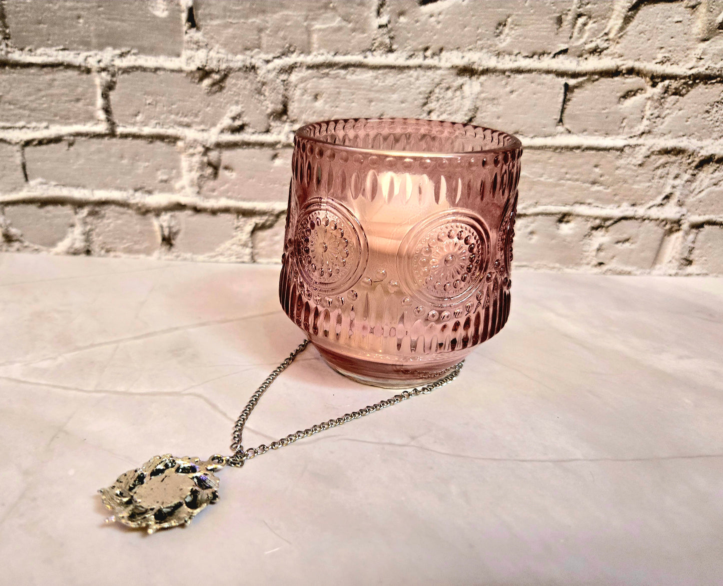 Red Rose Wreath Necklace – Vintage Floral Pendant with Silver Leaf Frame