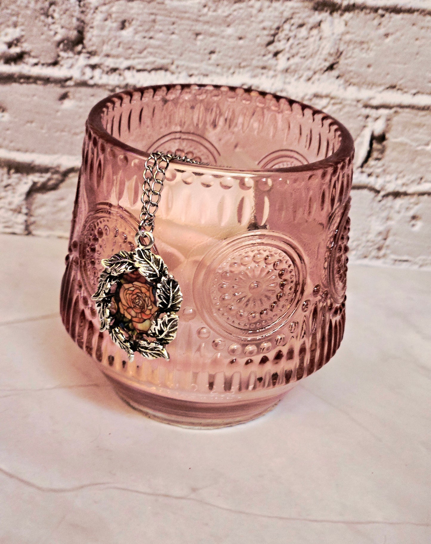 Red Rose Wreath Necklace – Vintage Floral Pendant with Silver Leaf Frame