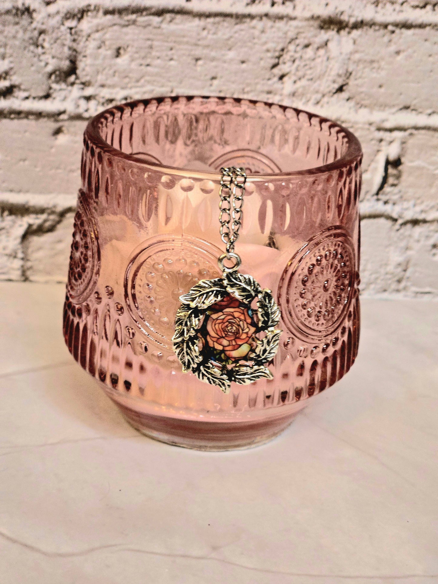 Red Rose Wreath Necklace – Vintage Floral Pendant with Silver Leaf Frame