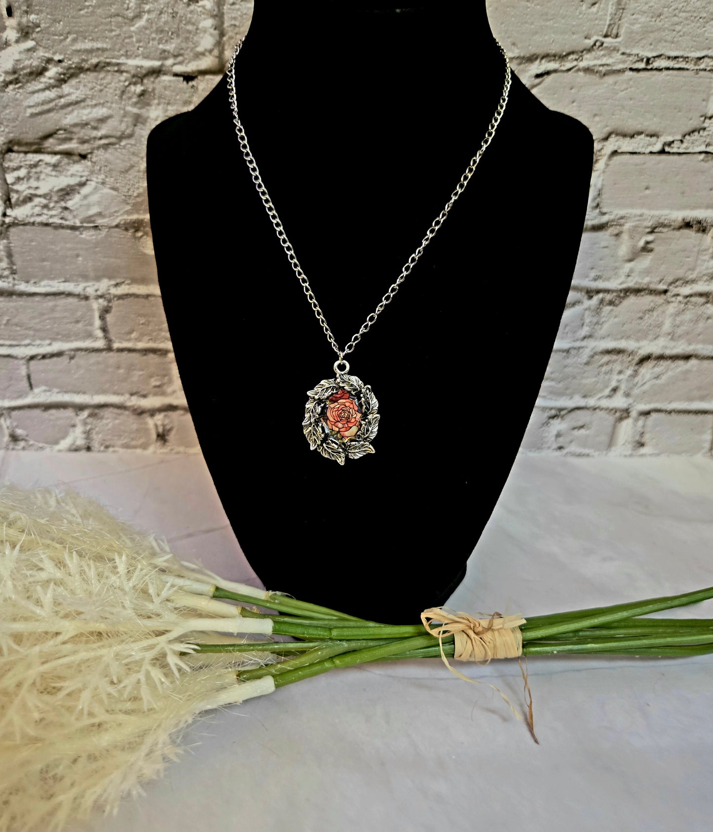 Red Rose Wreath Necklace – Vintage Floral Pendant with Silver Leaf Frame