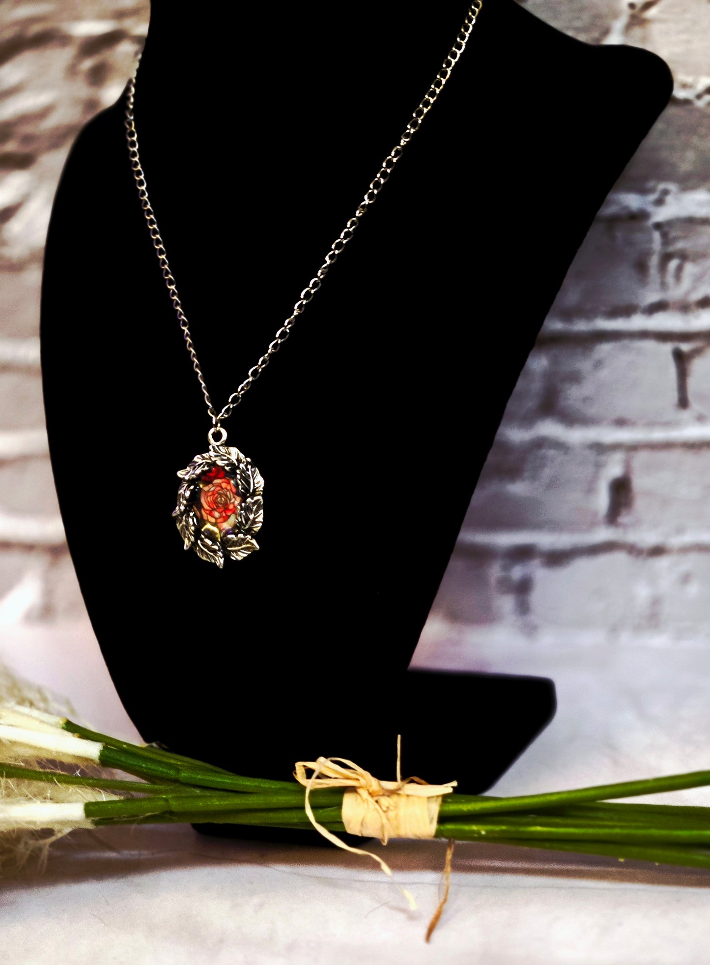 Red Rose Wreath Necklace – Vintage Floral Pendant with Silver Leaf Frame