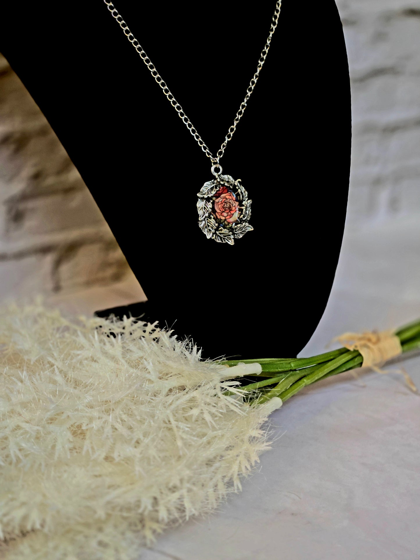 Red Rose Wreath Necklace – Vintage Floral Pendant with Silver Leaf Frame