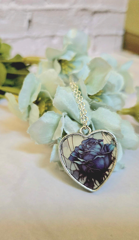 Blue Rose Heart Necklace – Vintage-Inspired Floral Pendant on Silver Chain