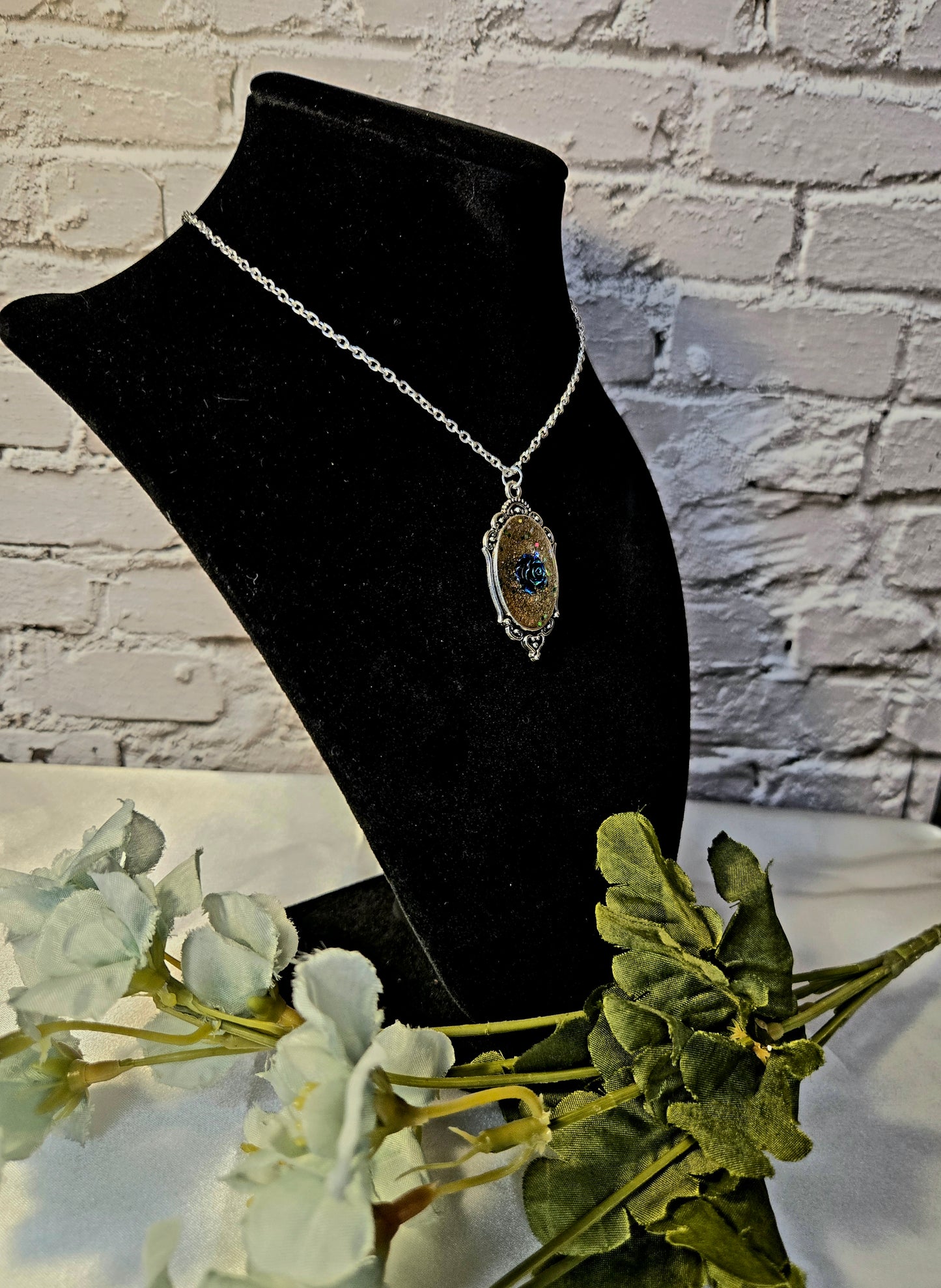 Romantic Glitter Pendant with Blue Rose