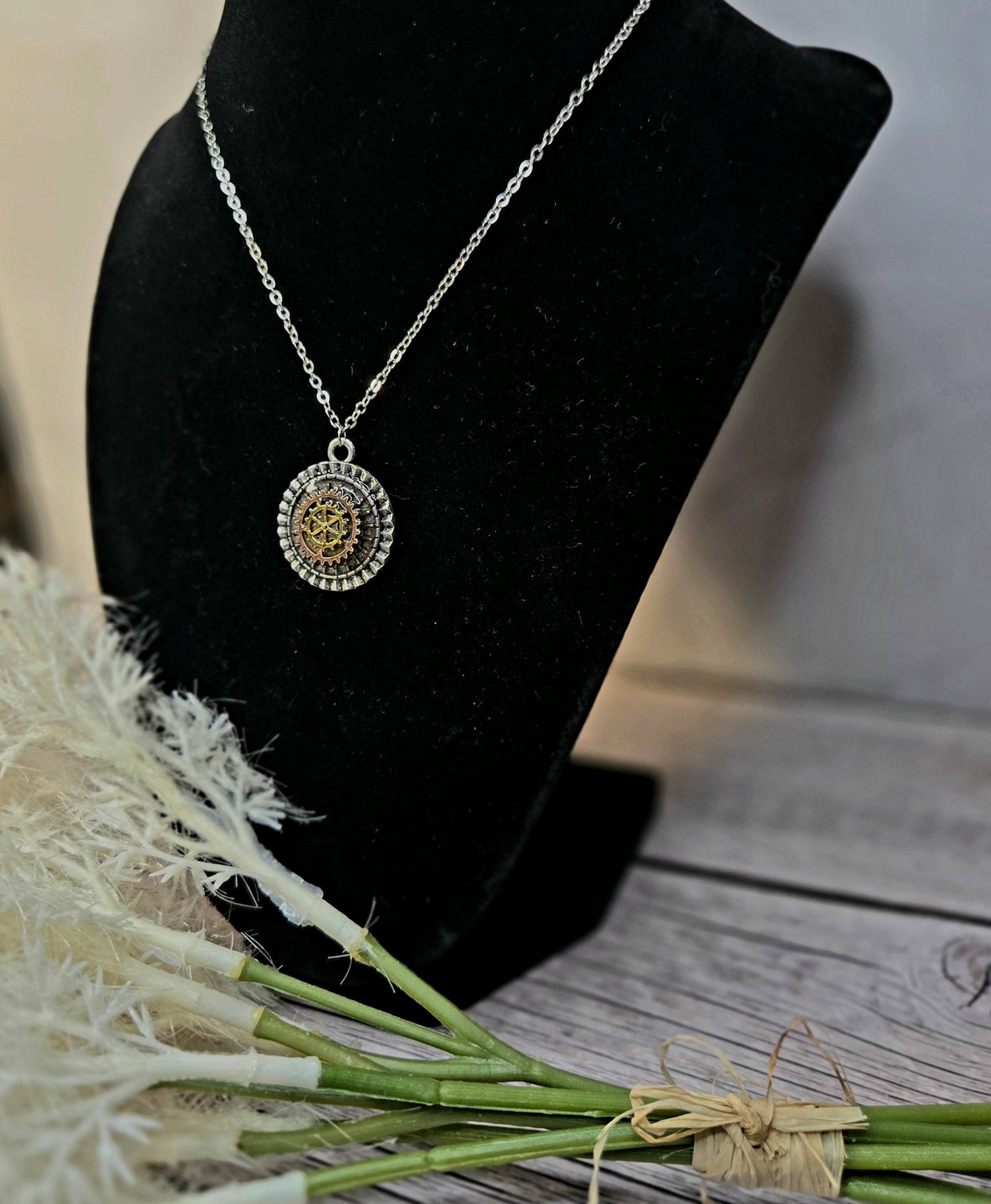 Celestial Gear Pendant Necklace – Vintage Brass & Crystal Industrial Charm