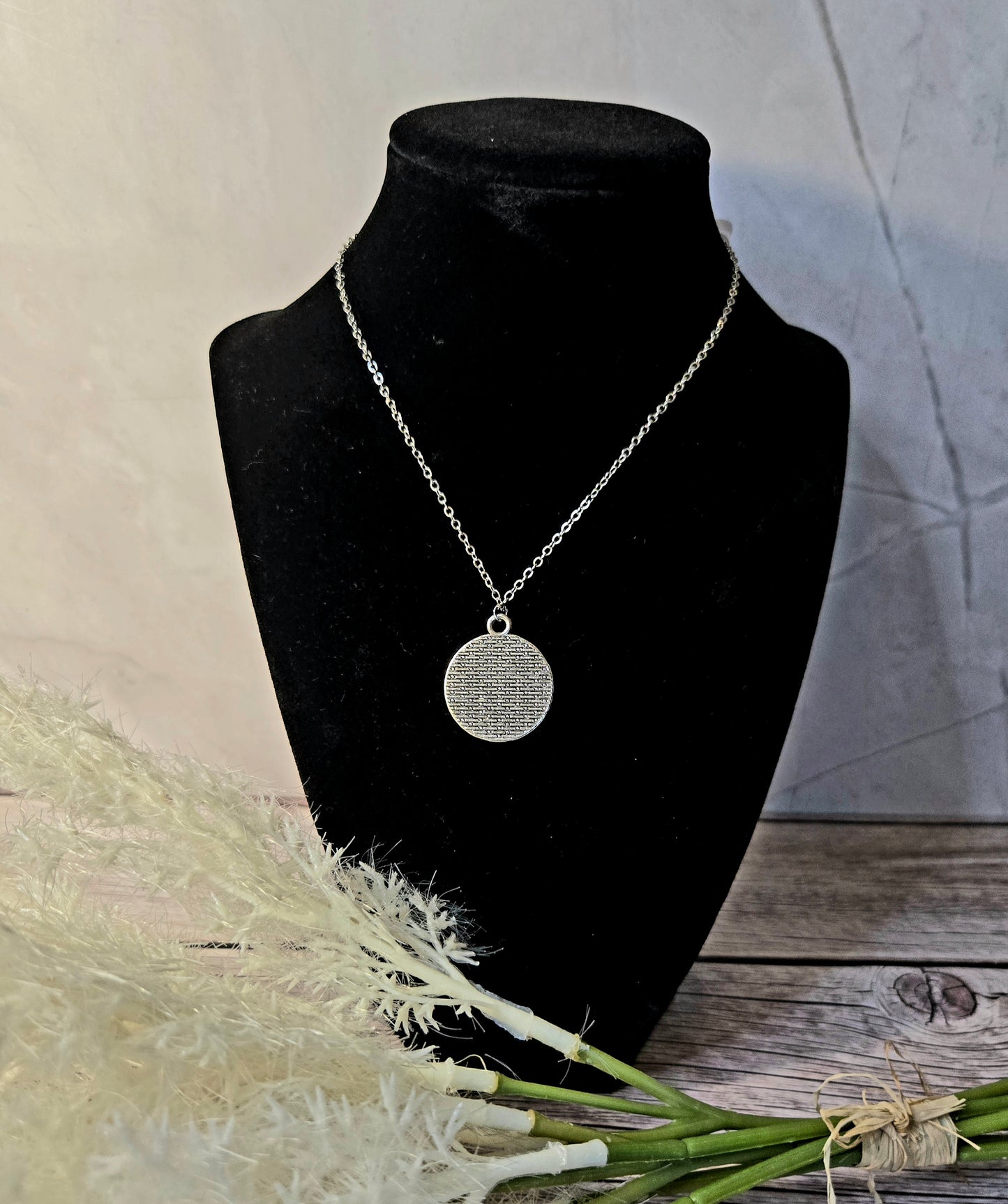 Celestial Gear Pendant Necklace – Vintage Brass & Crystal Industrial Charm