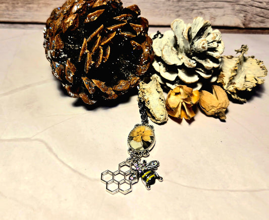 Pressed Flower and Bee Charm Necklace – Nature Inspired Jewelry with Crystal Honeybee and Silver Chain