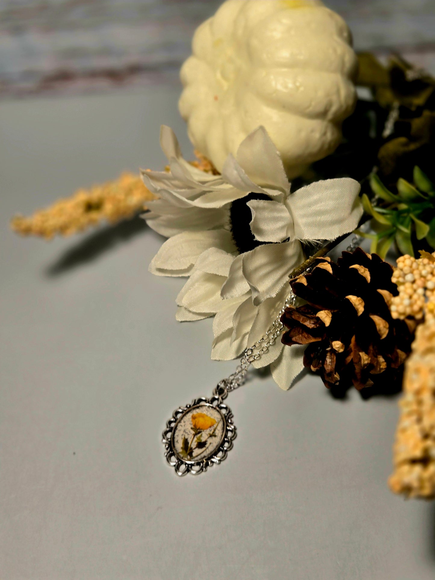 Golden Wildflower Necklace – Vintage Silver Floral Pendant