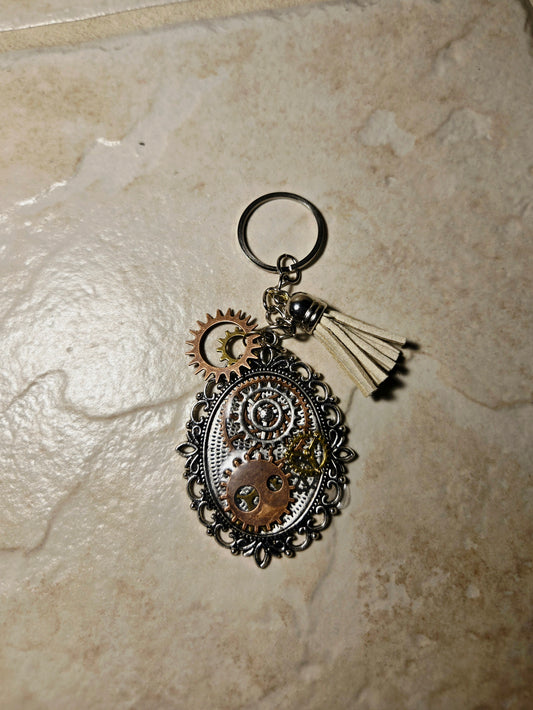 Steampunk Gear Keychain with Tassel – Handmade Gothic Victorian Industrial Accessory – Unique Mechanical Gear Charm Gift for Him or Her