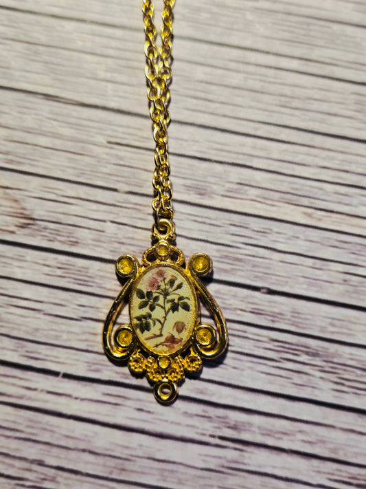 Vintage Style Gold Floral Pendant Necklace | Cameo Jewelry