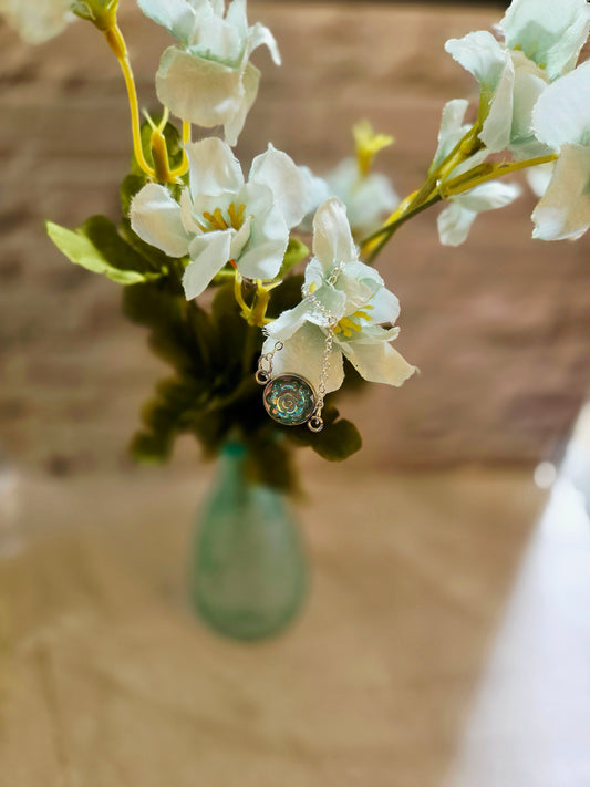 Delicate Silver Chain Bracelet with Iridescent Glass Bead