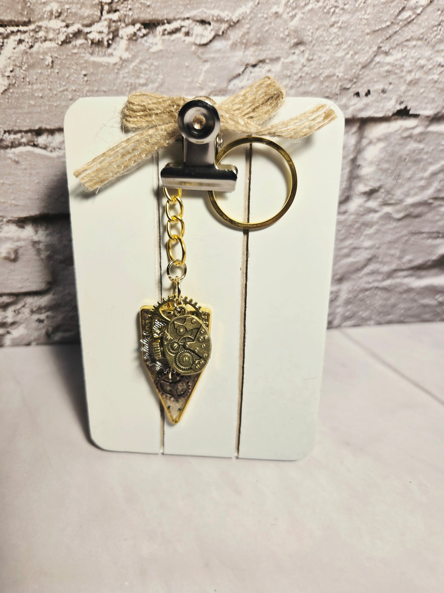 Handmade Steampunk Gear Keychain – Resin & Metal Clockwork Charm